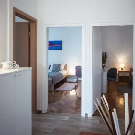 Vila With Private Swiming Pool Pula