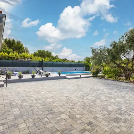 Vila With Private Swiming Pool