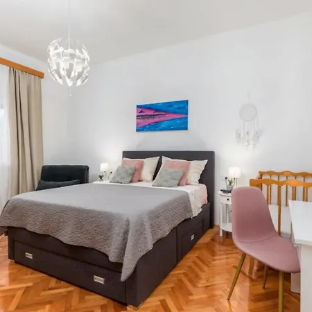 Vila With Private Swiming Pool Pula