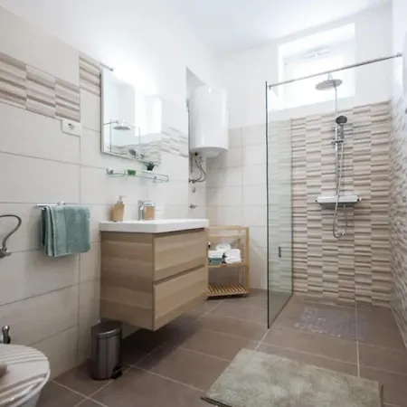 Vila With Private Swiming Pool Pula